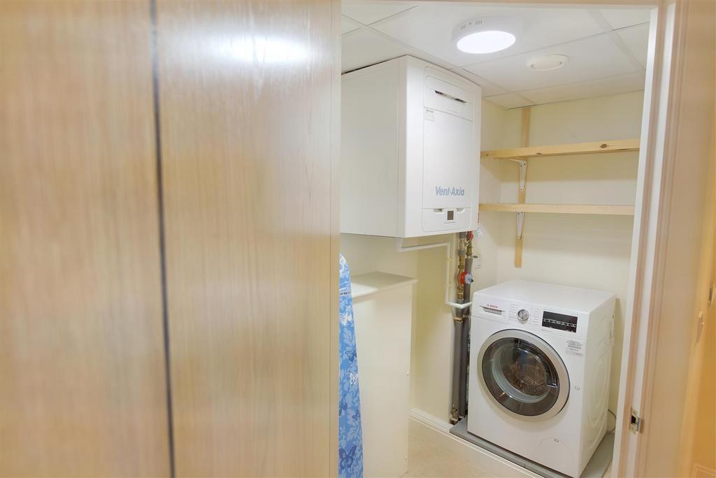 8573506-interior18.JPG