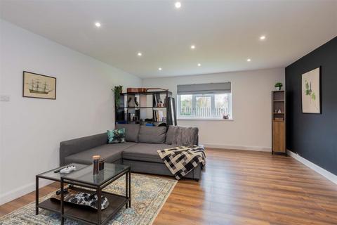 1 bedroom flat for sale, Paxton Avenue, Slough