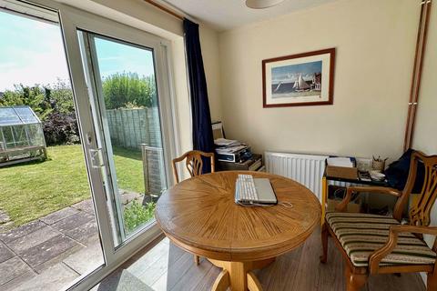 5 Abbey Meads, Glastonbury, BA6 8EZ