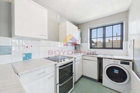 2 bedroom apartment for sale, Stable Close, Colchester CO3