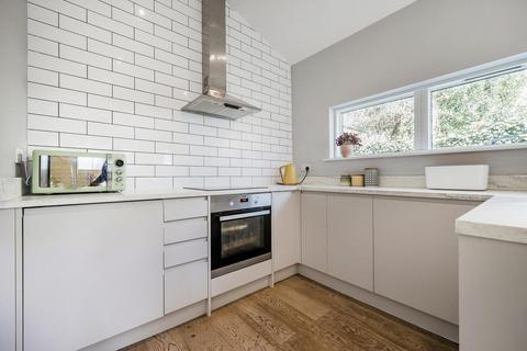 2 bedroom flat for sale, Longmans Mews, Raynes Park, London, SW20