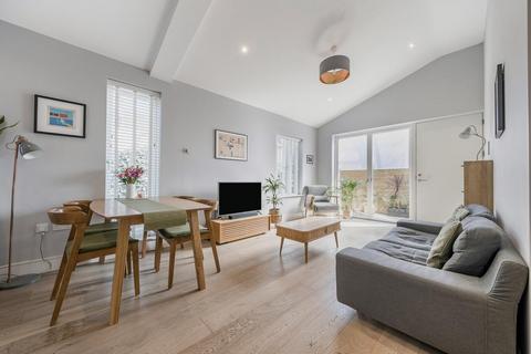 Longmans Mews, Raynes Park, London, SW20