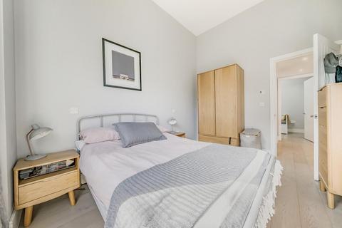 2 bedroom flat for sale, Longmans Mews, Raynes Park, London, SW20