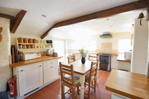 4 bedroom cottage for sale, Tarrant Keyneston