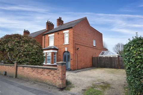 4 bedroom detached house for sale, London Road, New Balderton, Newark