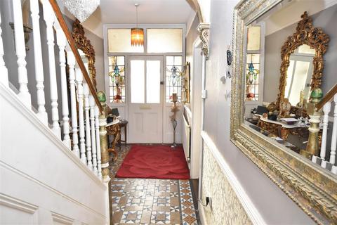 4 bedroom detached house for sale, London Road, New Balderton, Newark