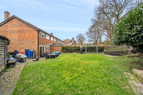 16 Crofton Close, Ottershaw, Chertsey, KT16 0LR