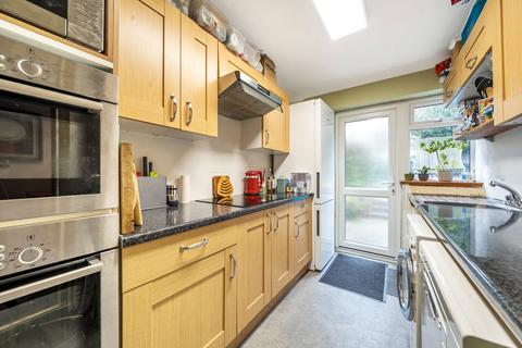 16 Crofton Close, Ottershaw, Chertsey, KT16 0LR
