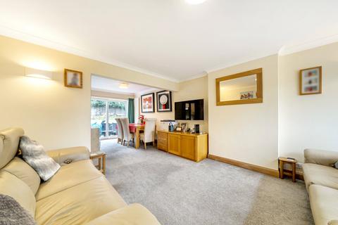 16 Crofton Close, Ottershaw, Chertsey, KT16 0LR