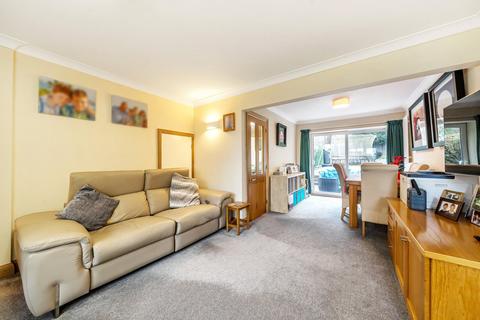 16 Crofton Close, Ottershaw, Chertsey, KT16 0LR