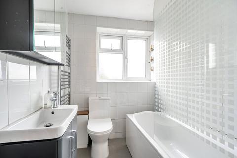 16 Crofton Close, Ottershaw, Chertsey, KT16 0LR