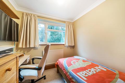 16 Crofton Close, Ottershaw, Chertsey, KT16 0LR