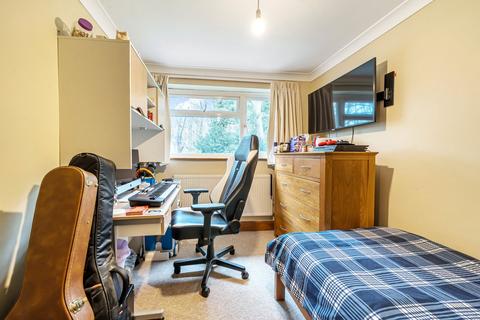 16 Crofton Close, Ottershaw, Chertsey, KT16 0LR