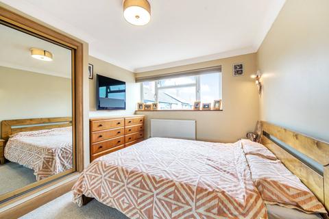 16 Crofton Close, Ottershaw, Chertsey, KT16 0LR