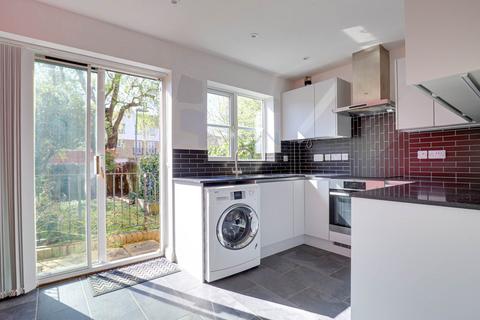 5 Dickens Close, Caversham, Reading, RG4 5LZ