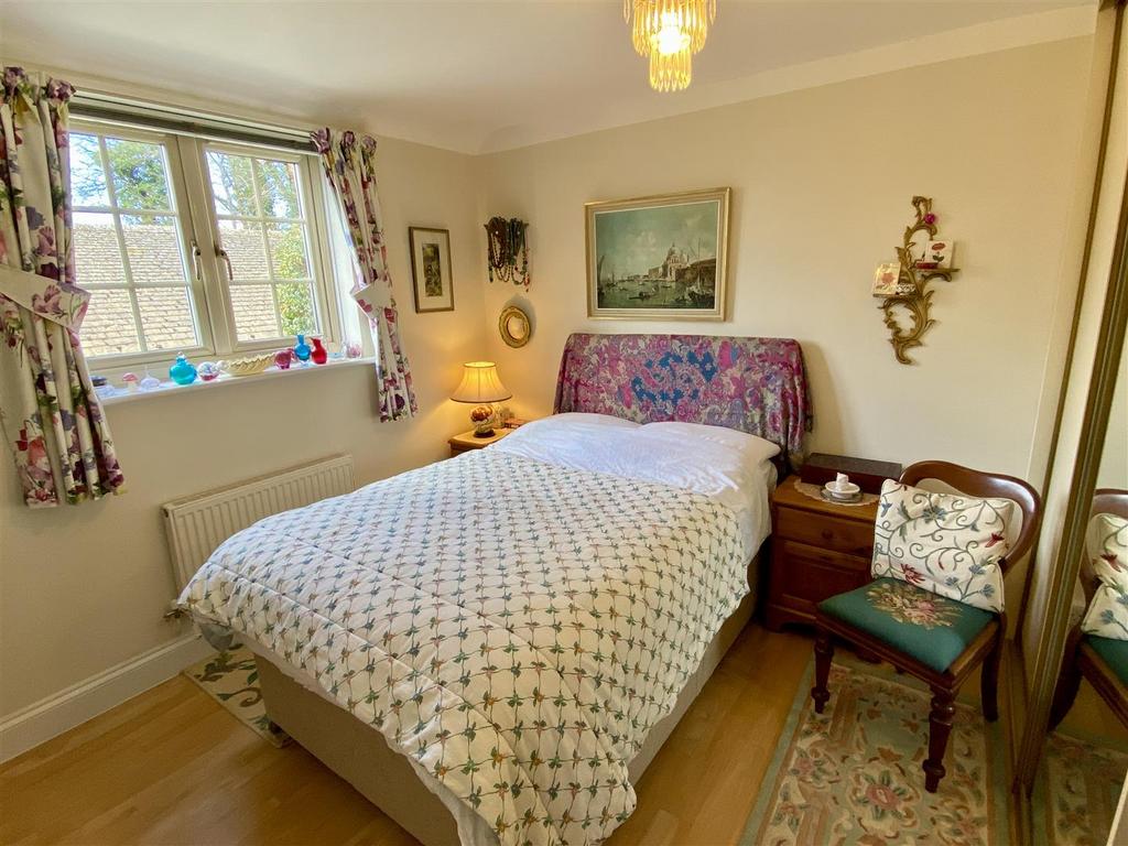 Bedroom 1.JPG