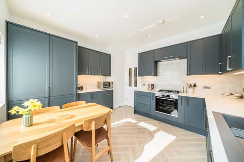 37a Fairlight Road, London, SW17 0JE
