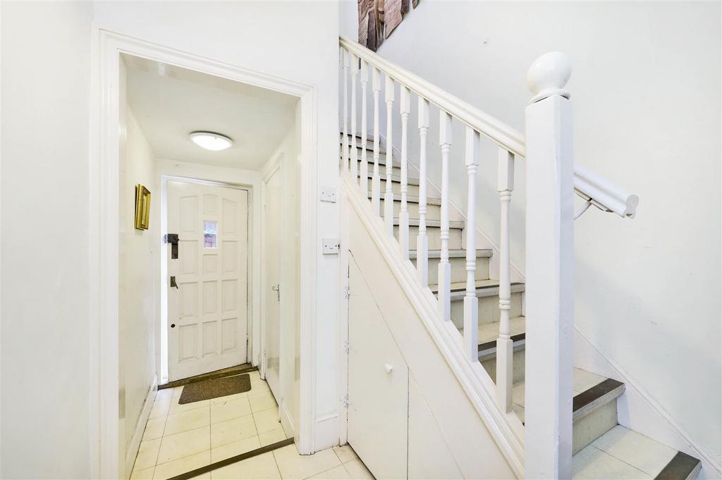 James Anderson - Connaught Avenue London SW14 7 RH 