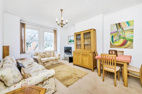 3 bedroom flat for sale, Connaught Avenue, East Sheen, SW14