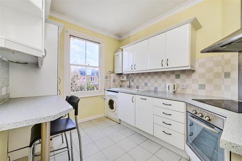 3 bedroom flat for sale, Connaught Avenue, East Sheen, SW14