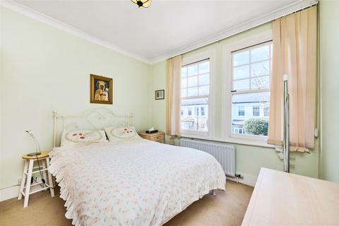 3 bedroom flat for sale, Connaught Avenue, East Sheen, SW14