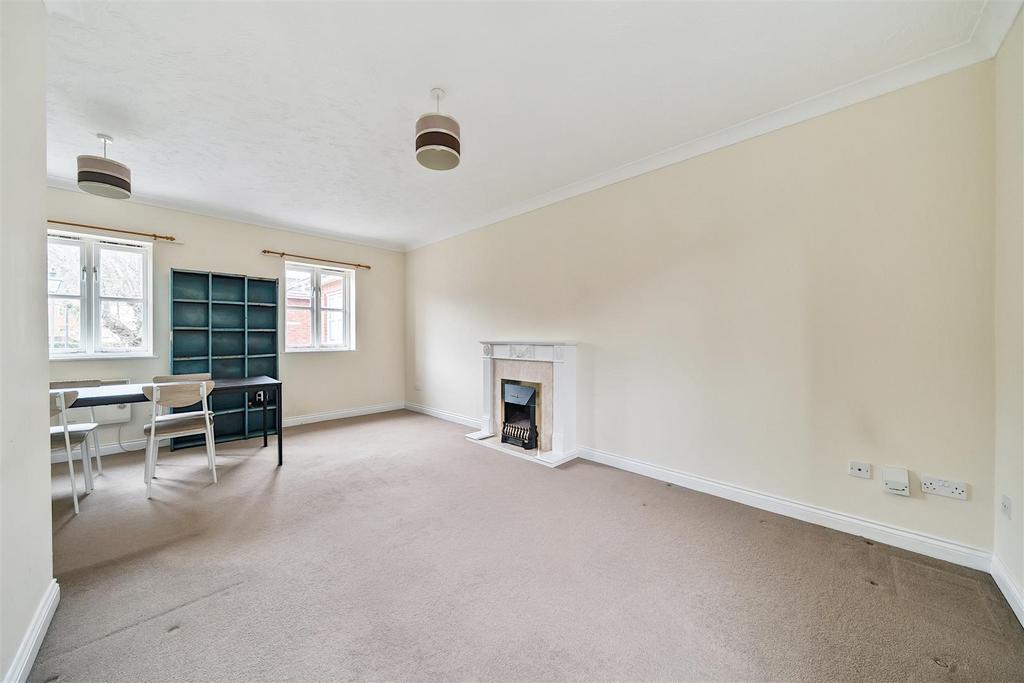 Sitting/dining room