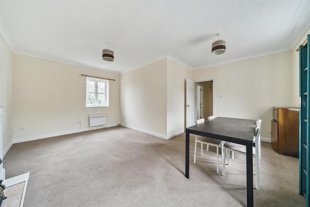Sitting/dining room