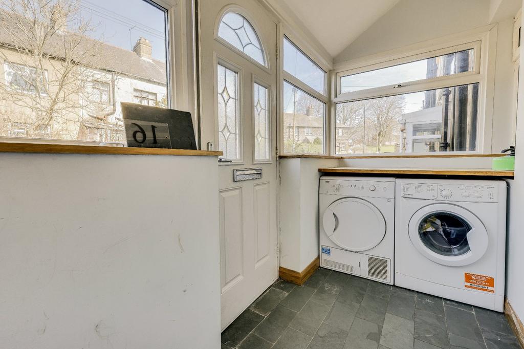 House in Leeds, Larkfield, Rawdon - More