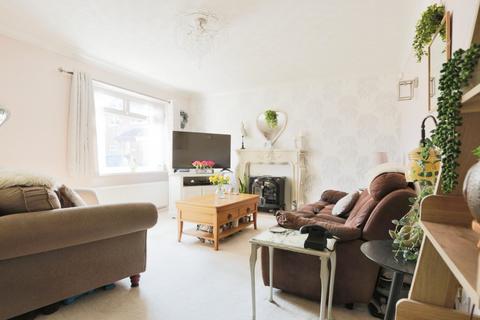 3 bedroom semi-detached house for sale, The Queensway, Hull, HU6 9BH