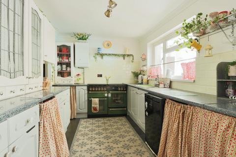 3 bedroom semi-detached house for sale, The Queensway, Hull, HU6 9BH
