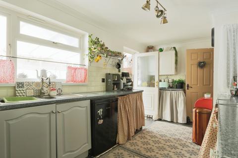3 bedroom semi-detached house for sale, The Queensway, Hull, HU6 9BH