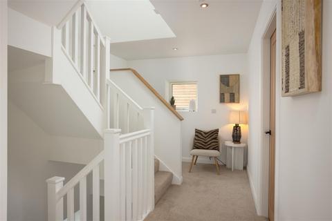4 bedroom detached house for sale, Wakefield Road, Bradford BD11