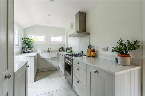 Yarm Court Lodge Reigate Road, Leatherhead, KT22 8RB
