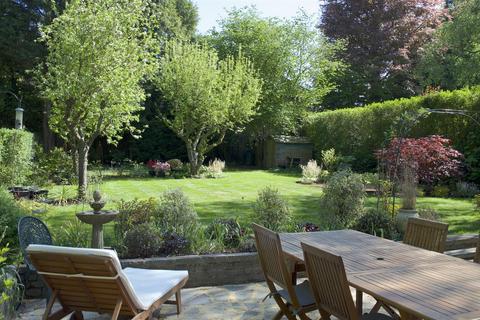 Yarm Court Lodge Reigate Road, Leatherhead, KT22 8RB
