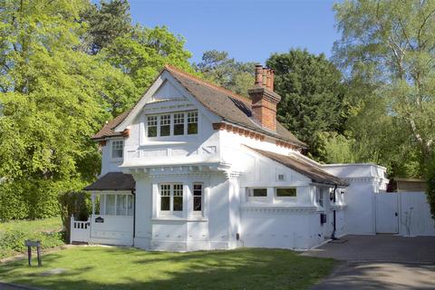 Yarm Court Lodge Reigate Road, Leatherhead, KT22 8RB