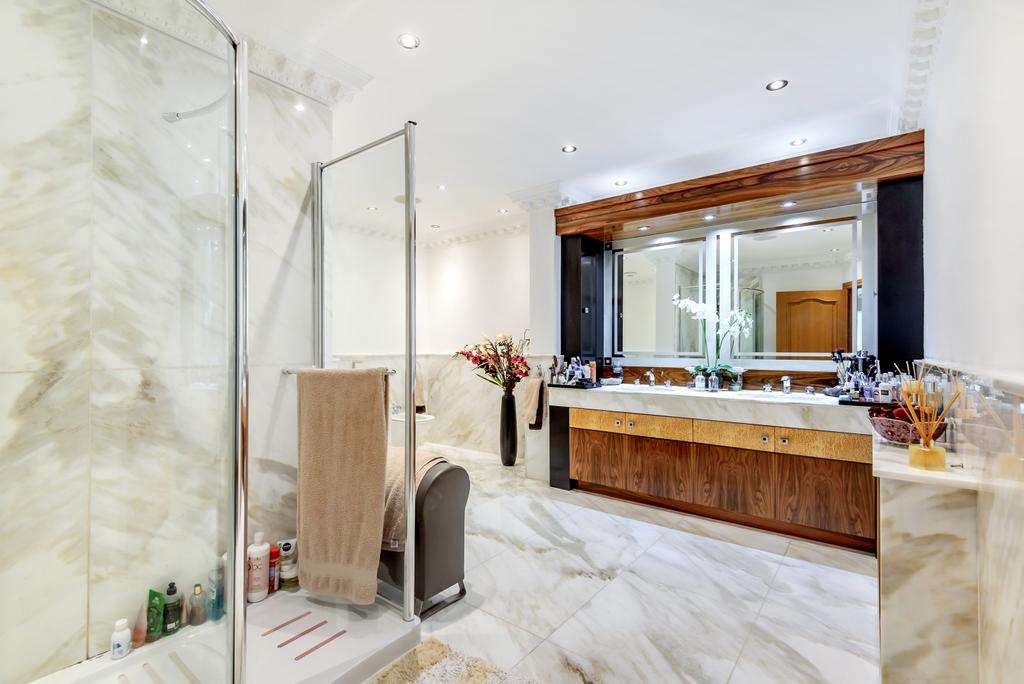 En-Suite to Bedroom