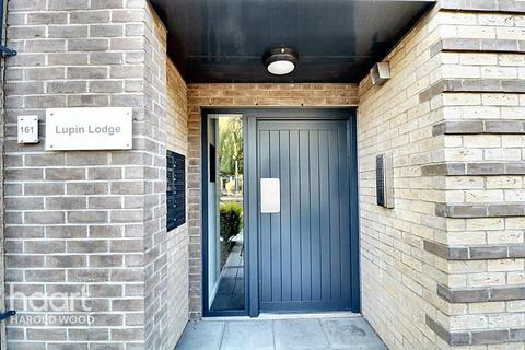 2 bedroom apartment for sale, Hilldene Avenue, Romford
