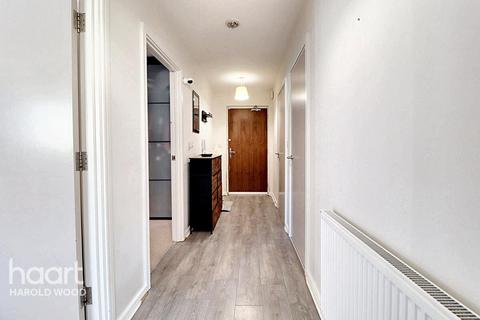 2 bedroom apartment for sale, Hilldene Avenue, Romford