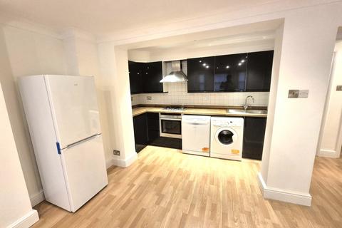 3 bedroom maisonette to rent, Kyverdale Road, Stoke Newington, N16 7AB