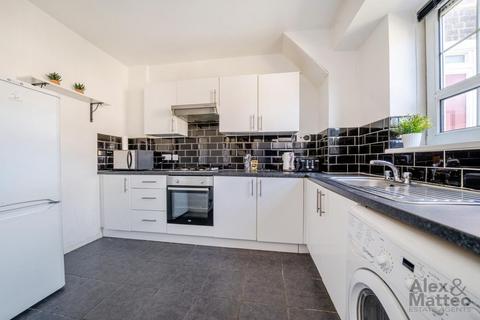2 bedroom flat for sale, Pomona House, Surrey Quays, SE8