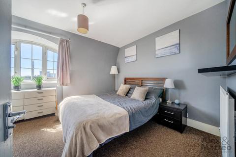 2 bedroom flat for sale, Pomona House, Surrey Quays, SE8
