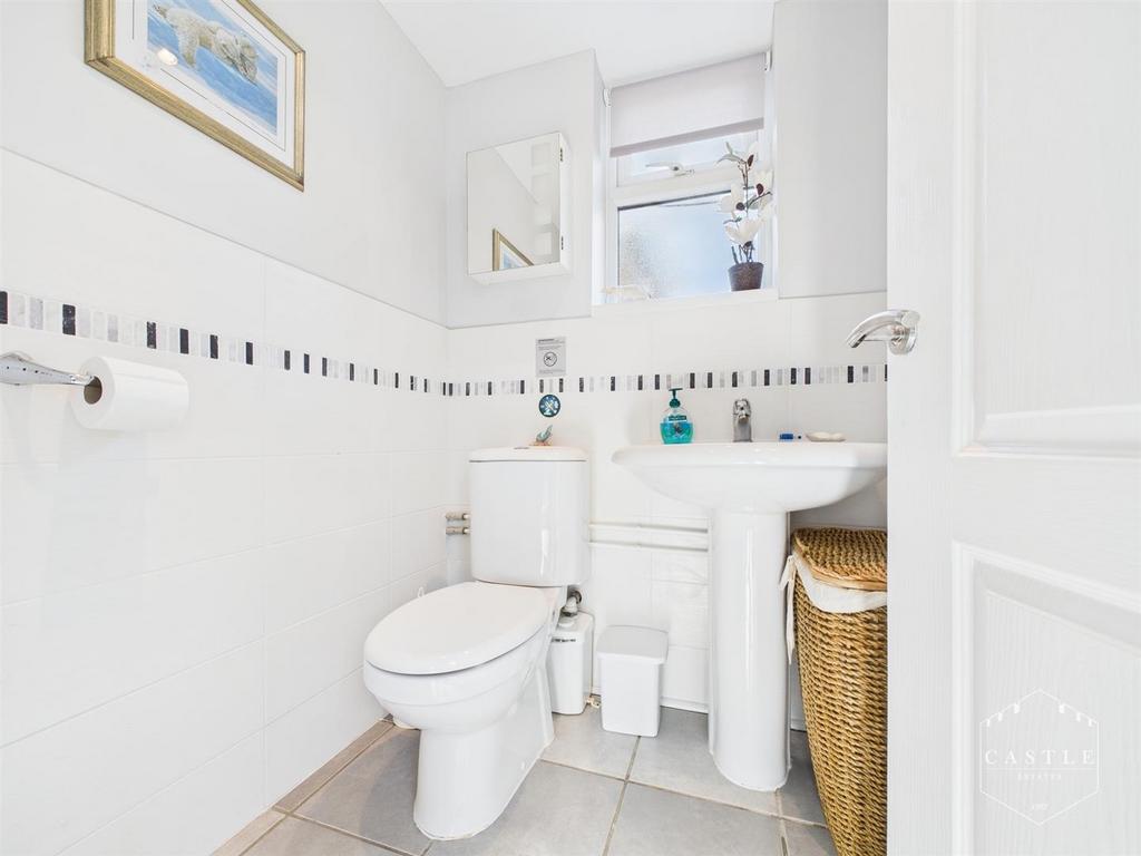 Cloakroom/wc