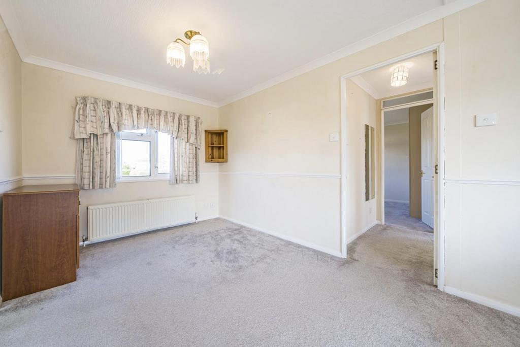 DINING ROOM.jpg