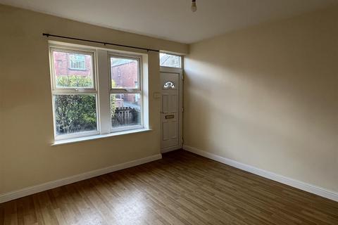 4 bedroom semi-detached house to rent, Wakefield Road, Barnsley