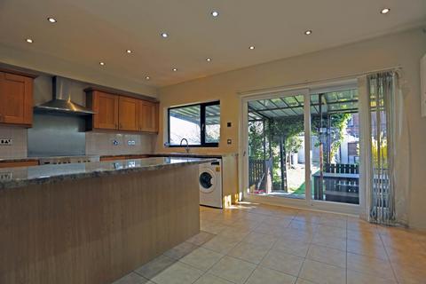 3 bedroom terraced house to rent, Ashburton Avenue, Goodmayes, IG3