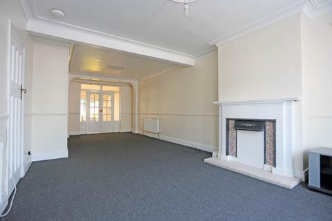 3 bedroom terraced house to rent, Ashburton Avenue, Goodmayes, IG3