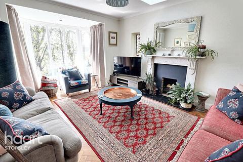 8 Hart Hill Drive, Luton, LU2 0AX