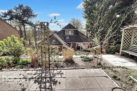 8 Hart Hill Drive, Luton, LU2 0AX