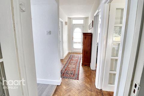 8 Hart Hill Drive, Luton, LU2 0AX