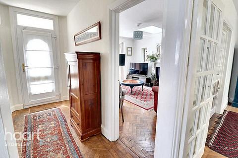 8 Hart Hill Drive, Luton, LU2 0AX